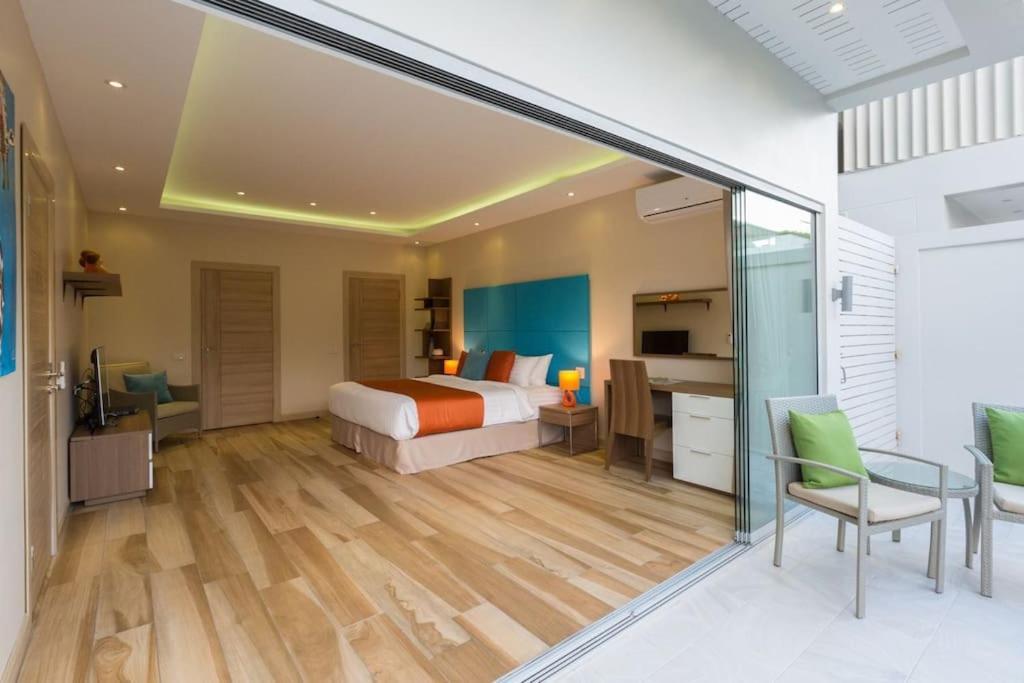 Villa 5-bdr With A Club And 5* Service *